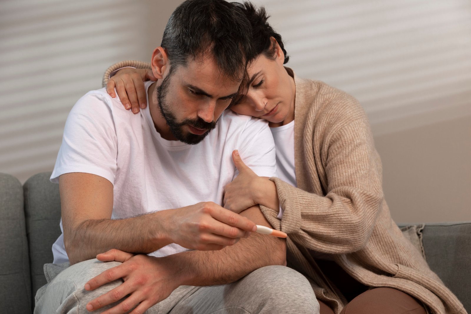 couple-suffering-from-infertility (1)